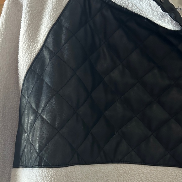 Abercrombie & Fitch Black and Cream Fleece Jacket - Picture 3 of 3